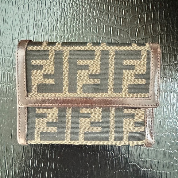 AUTHENTIC FENTI WALLET! - Picture 16 of 16